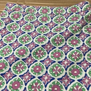 Talbots skirt size 6. Min straight!! Colors of navy , green and purple.